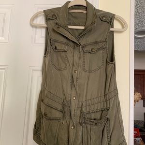 Max Jeans olive hiking style zipper vest